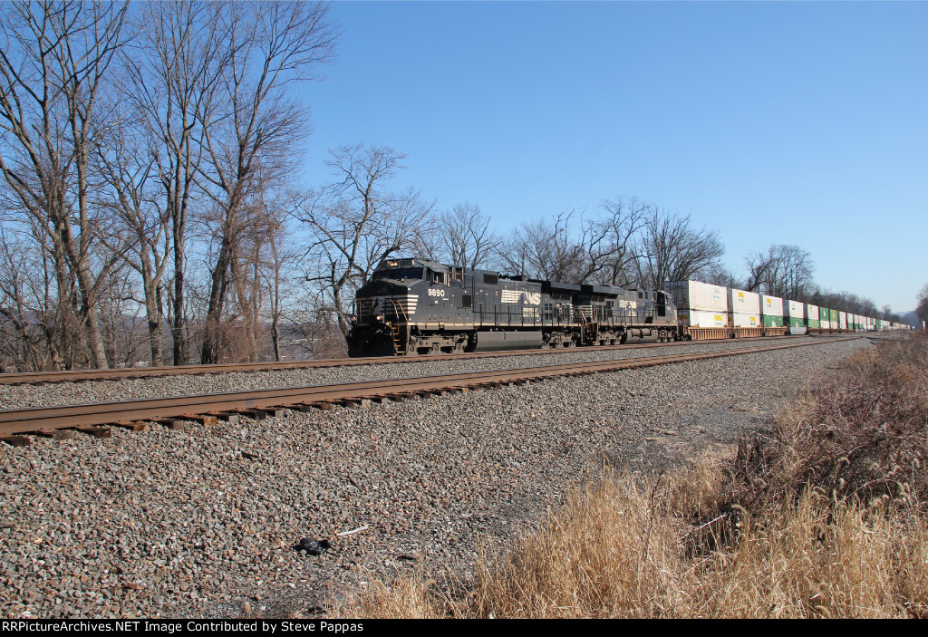 NS 9890 with westbound train 21E